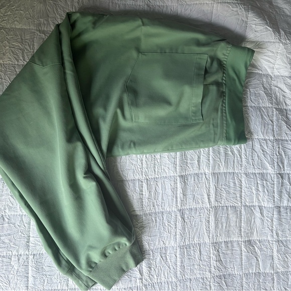 Mint Green Mandala Scrub Set - Picture 3 of 5